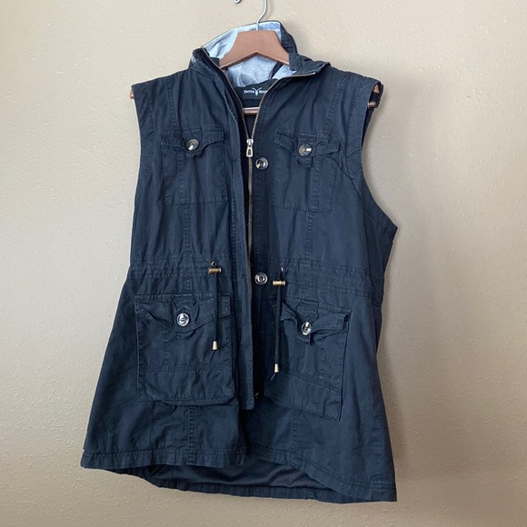 Tops - Womens black zip up/buttoned vest Size large